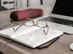 Cinco principais erros financeiros que afetam a poupança Descubra os erros financeiros que afetam a poupança